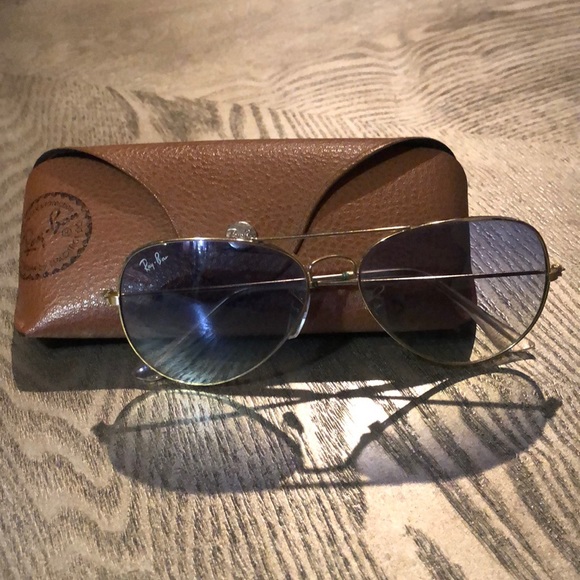 Blue Skies Ahead: Ray-Ban Aviator, Gold Frame with Gradient Blue Lenses! - Picture 1 of 11